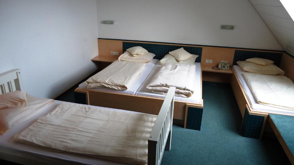 Hotel Krone Niederstotzingen Habitación foto