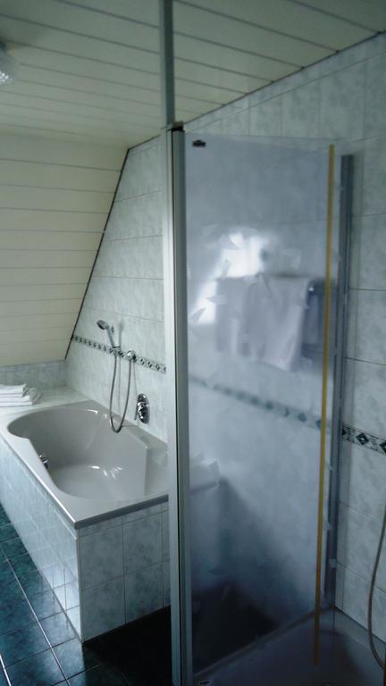 Hotel Krone Niederstotzingen Habitación foto