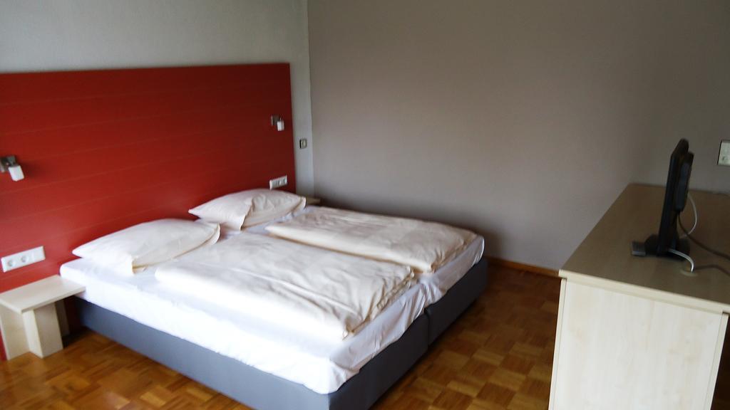 Hotel Krone Niederstotzingen Habitación foto