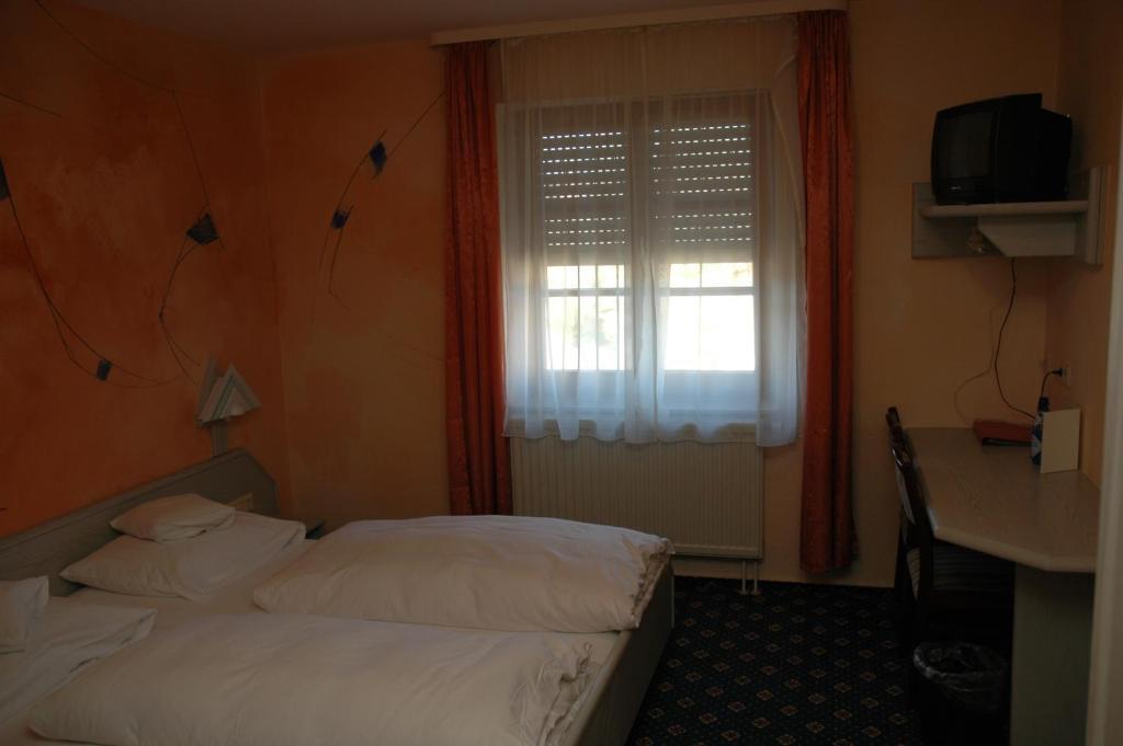 Hotel Krone Niederstotzingen Habitación foto